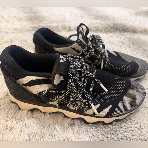 Sorel Black and White sneakers - Picture 1 of 3